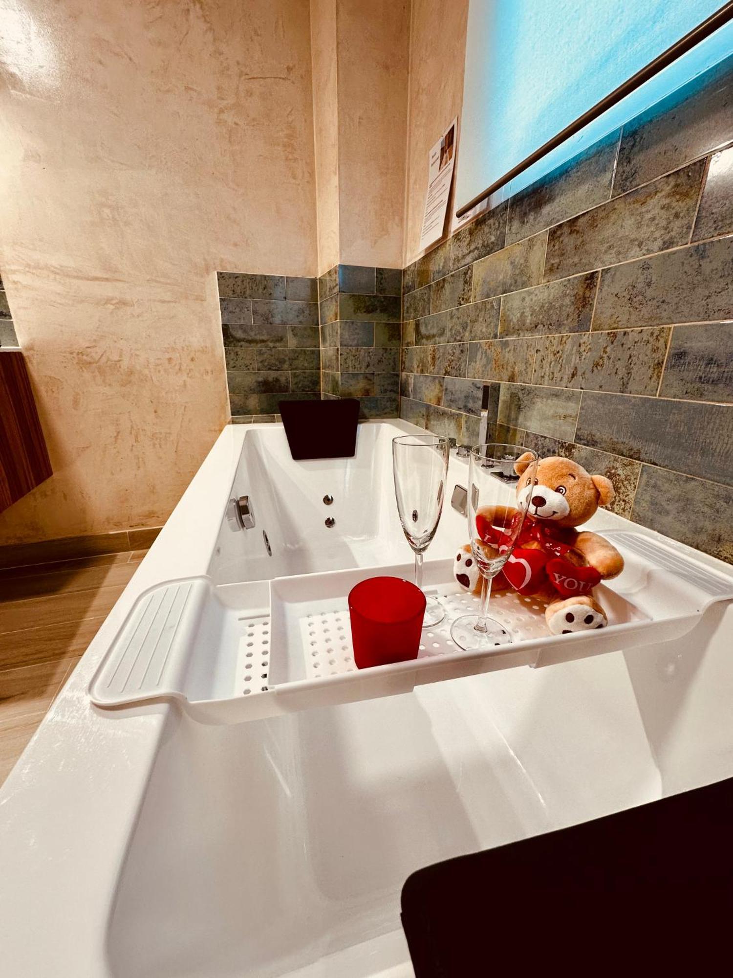 Cherry Jacuzzi Apartment Ronda Exterior foto